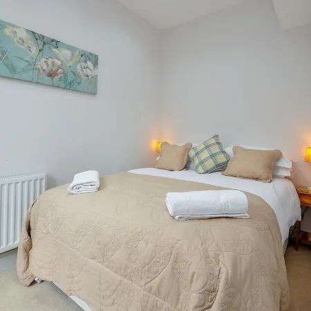 5 The Keyes Bright & Spacious With Free Parking Apartman