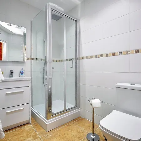 5 The Keyes Bright & Spacious With Free Parking Apartman