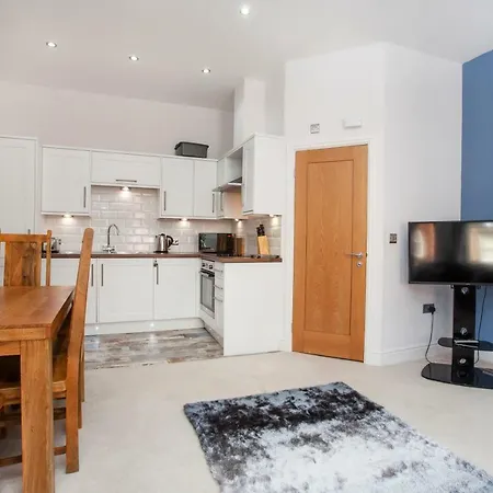 5 The Keyes Bright & Spacious With Free Parking *