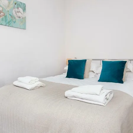 5 The Keyes Bright & Spacious With Free Parking