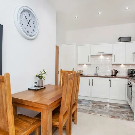 Apartman 5 The Keyes Bright & Spacious With Free Parking